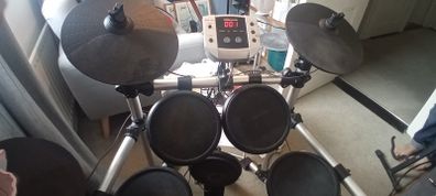 Electronic drum kit