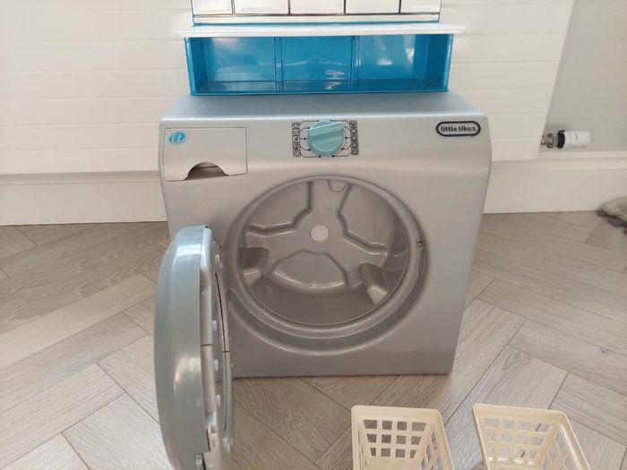 Little Tikes toy washing machine with accessories