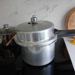 Pressure Cooker Pot