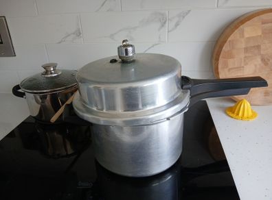 Pressure Cooker Pot