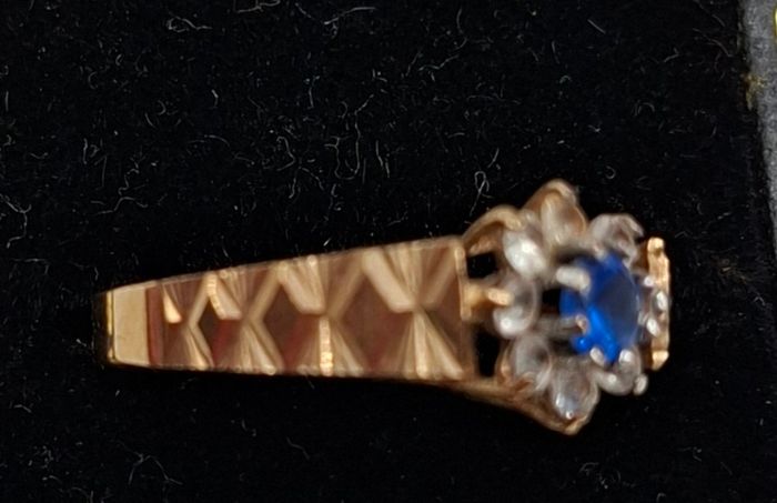 Vintage 9ct gold ring