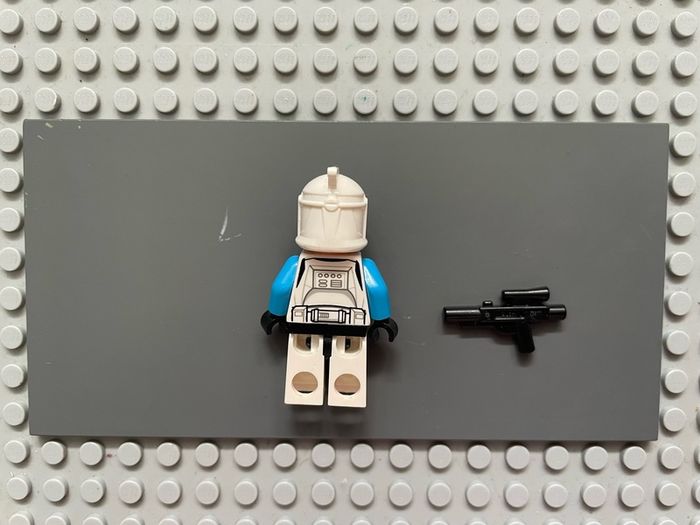 lego Star Wars sw0629 Clone Trooper Lieutenant (Phase 1) minifigure- Printed Legs, Scowl