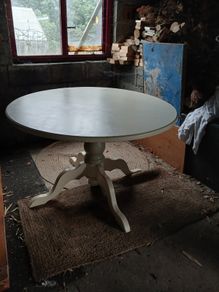 Round  kitchen table
