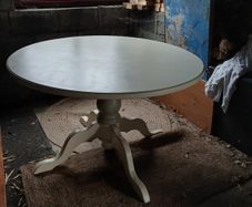 Round  kitchen table