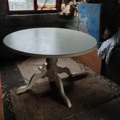 Round  kitchen table