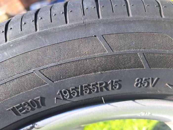 Tyre 195/55 R15 in excellent condition on Skoda Fabia Alloy Wheel
