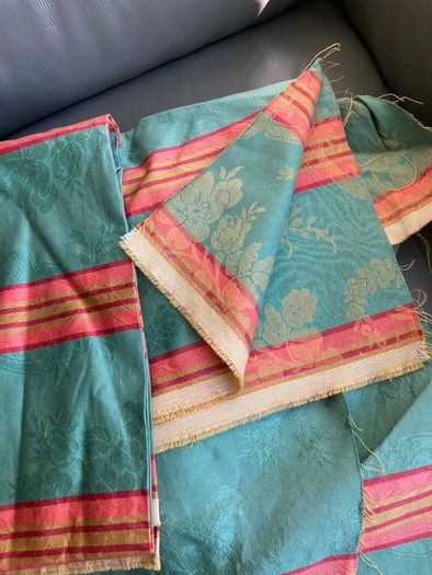 Material/ fabric approx 3.20m by 1.30m