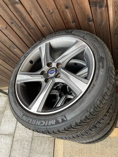 Volvo 17" Ixion Alloy wheels Set