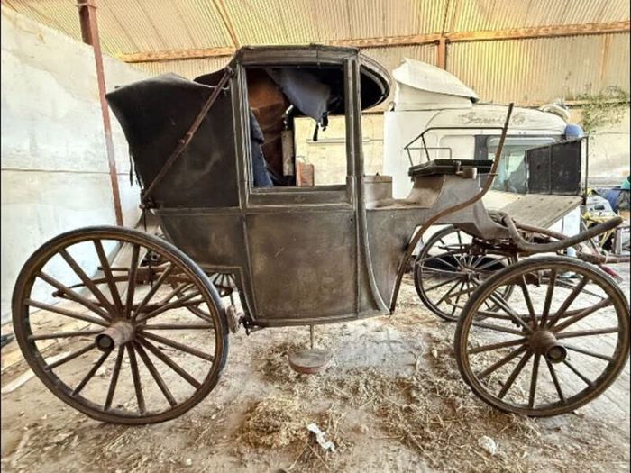 1903 Burlington Landaulette horse drawn carriage