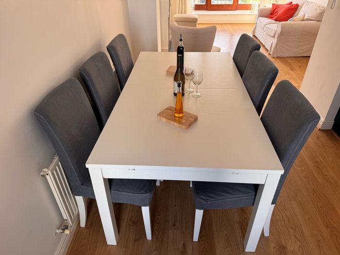 extendable dining table & 6 chairs
