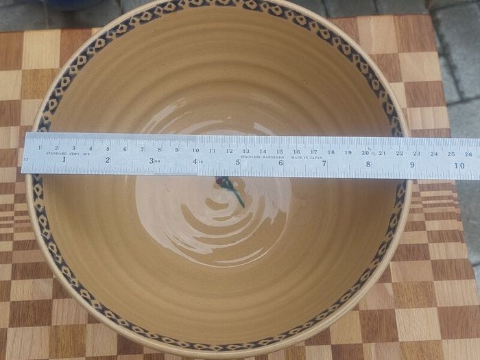 Beautiful Nicholas Mosse Large Bowl in the Popular but Discontinued Kilfane Rose Pattern, Circa 1996-2004