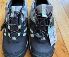 brand new waterproof hiking shoes size 37