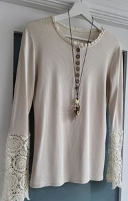 Unbranded beige top with crochet style sleeves Sz M (Fit 10-12 UK)