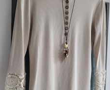 Unbranded beige top with crochet style sleeves Sz M (Fit 10-12 UK)