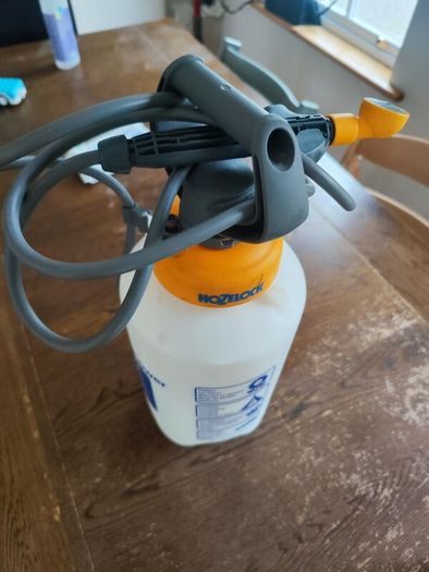 Hozelock PortaShower 7L Portable Outdoor Shower / Pressure Sprayer