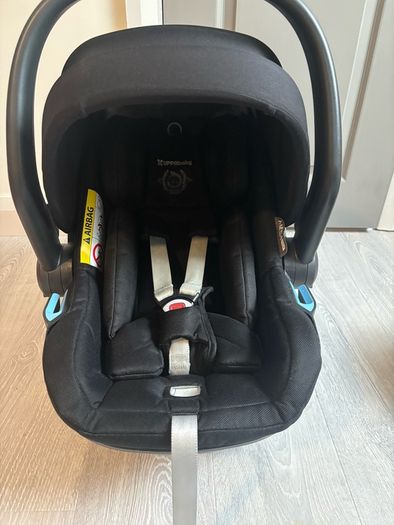 Uppababy Mesa isize Car seat plus base and rain cover