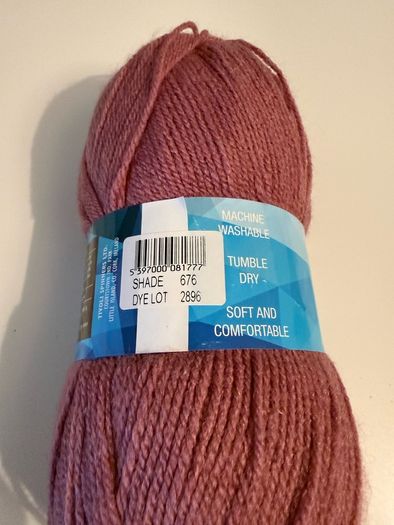 5 balls of blush pink yarn wool