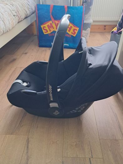 Maxi-Cosi infant car seat with base