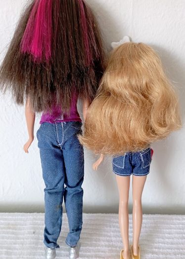 Skipper and Stacey dolls lot a