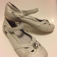 Girls shoes