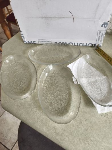 SET OF 4 Arcoroc ASPEN LEAF Oval Serving Dish 8 x 5 - Excellent Vintage Condition