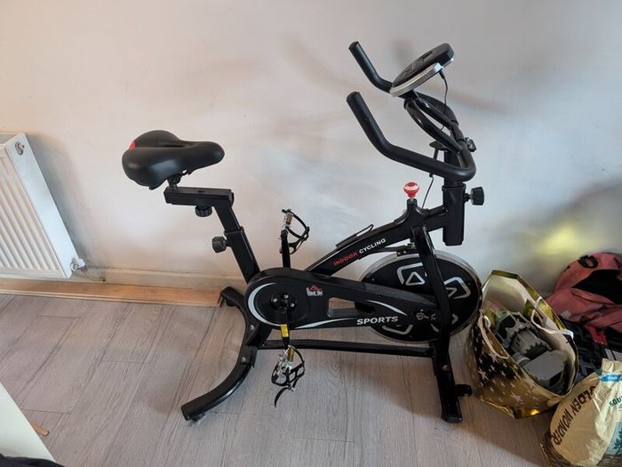 HOMCOM Indoor Studio Exercise Bike / Spin Bike