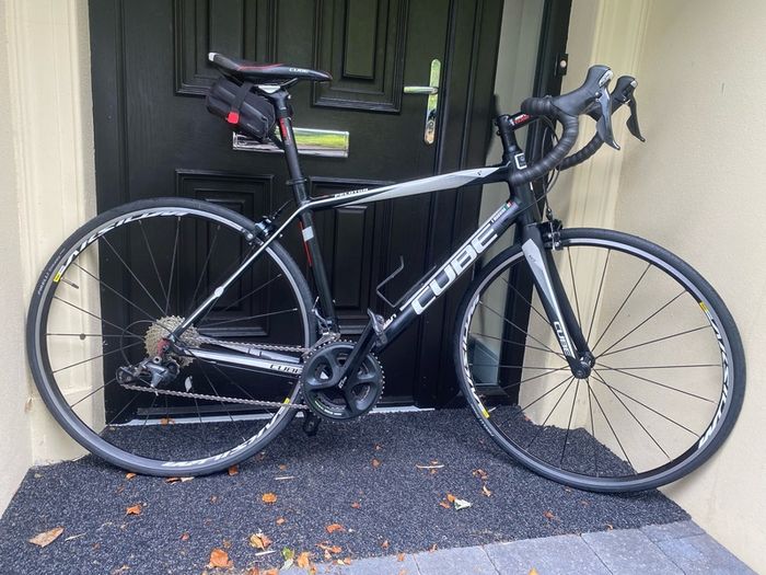 Like new Cube peloton SL 53cm shimano 105 mavic aksium wheels 700x25c wheels 2x11=22 speed comes with back bag holder bottle