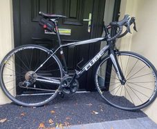 Like new Cube peloton SL 53cm shimano 105 mavic aksium wheels 700x25c wheels 2x11=22 speed comes with back bag holder bottle