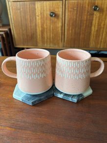 2 x Matching cups