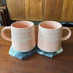 2 x Matching cups