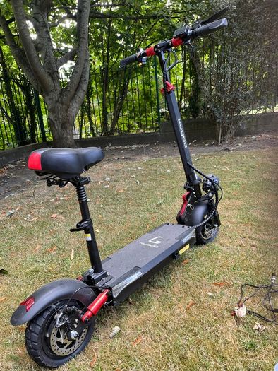 Kugoo M4 e-scooter with fold down seat - used twice