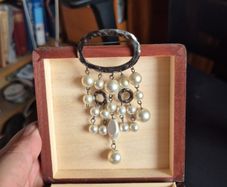 Vintage Brooch Pearls Effect