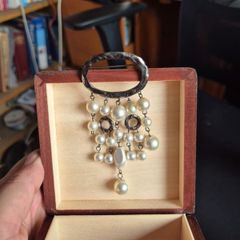 Vintage Brooch Pearls Effect