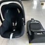 Maxi Cosi Car Seat and isofix base Image 2