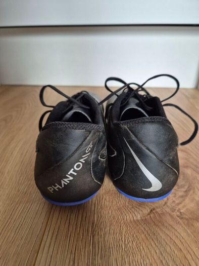 soccer boots, size uk 7