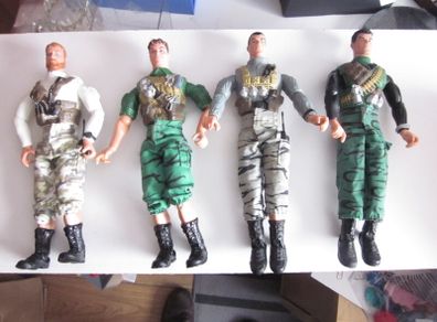 Four Lanard Poseable Combat Army Soldiers, 2003. 11.5''