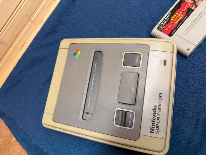 Nintendo Super Famicom Japanese SNES version with game