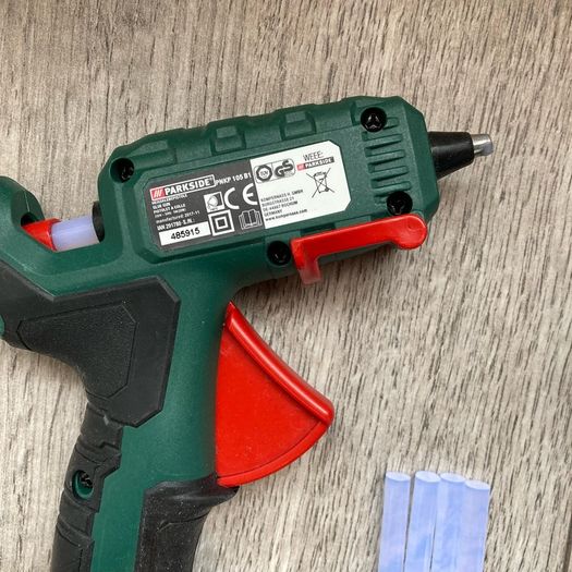 Soldering iron station + hot glue gun like new barely used
