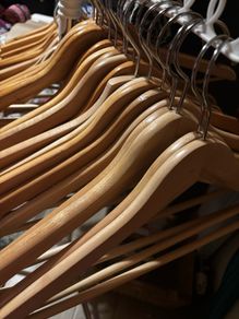 wooden hangers x 60