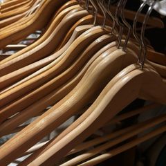 wooden hangers x 60