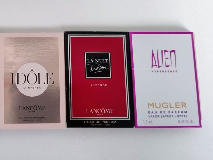 BNIP Set Of Mixed Female Eau De Perfume Miniature Samples Eves Sant Laurent, Lancome