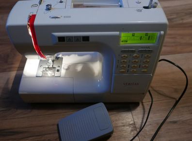 Veritas 9000 A5 Sewing Machine (works well)