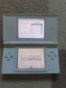 Nintendo DS Lite White (Charger & Stylus Included)