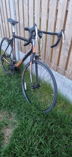Large road bike ( serviced ) ( delivery )