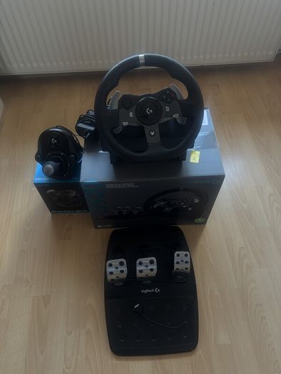 Logitech G29 Driving Force Racing Wheel, Pedals and Shifter Set