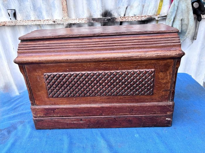 Singer sewing machine with case