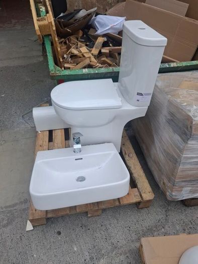 Sonas bathroom suite fitted but never used customer changed mind