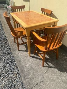 kitchen table and chairs