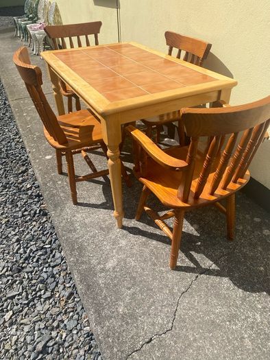 kitchen table and chairs