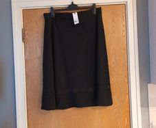 Yours - London Black Skirt.  S.18.    B.N.W.T